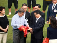 Tổng thống Hàn Quốc giao lưu cùng U23 Việt Nam: Không có bão tuyết, các bạn đã vô địch