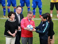 Tổng thống Hàn Quốc giao lưu cùng U23 Việt Nam: Không có bão tuyết, các bạn đã vô địch