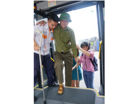 Hình ảnh người Hà Nội ứng xử văn minh, thanh lịch