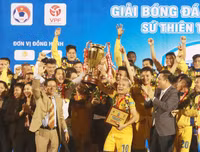 [Ảnh] Đội bóng xứ Nghệ phấn khích với chức vô địch lịch sử