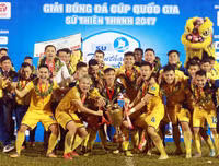 [Ảnh] Đội bóng xứ Nghệ phấn khích với chức vô địch lịch sử