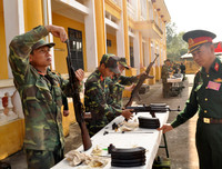 Bộ đội Hà Nội thi bắn súng trường, gói thuốc nổ, võ chiến đấu