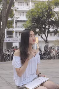 Nhan sắc đời thường của tân Hoa hậu Lương Thùy Linh