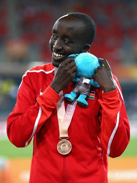 [ẢNH] Hài hước VĐV điền kinh 17 tuổi trông như ông già 67 tuổi