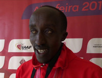 [ẢNH] Hài hước VĐV điền kinh 17 tuổi trông như ông già 67 tuổi