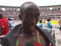 [ẢNH] Hài hước VĐV điền kinh 17 tuổi trông như ông già 67 tuổi