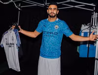 [ẢNH] Cận cảnh mẫu áo đấu mới đẹp lạ của Man City