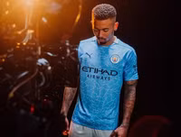 [ẢNH] Cận cảnh mẫu áo đấu mới đẹp lạ của Man City