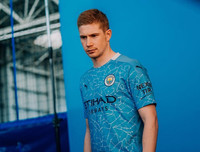 [ẢNH] Cận cảnh mẫu áo đấu mới đẹp lạ của Man City