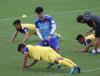 [ẢNH] Trợ lý điển trai người Hàn Quốc gây chú ý ở U23 Việt Nam