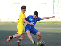 [ẢNH] Cầu thủ THPT Đống Đa công kênh HLV sau chiến thắng nghẹt thở