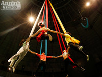 Hình ảnh hậu trường ít thấy của nghệ sỹ xiếc trước giờ sân khấu sáng đèn