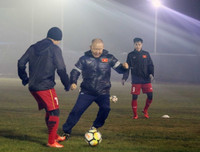 [ẢNH] U23 Việt Nam bị cho tập ở một sân tối quá mức cho phép