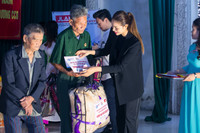 Phạm Hương nhảy flashmob cùng hàng nghìn sinh viên