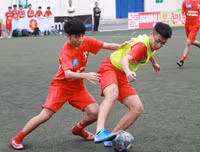 [ẢNH] Dẫn bàn ngay phút đầu, THPT Yên Hòa thắng hú vía sau loạt luân lưu