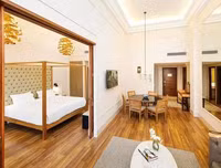 [ẢNH] Cận cảnh chỗ ở sang chảnh của Ronaldinho sau khi ra tù