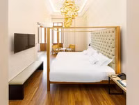 [ẢNH] Cận cảnh chỗ ở sang chảnh của Ronaldinho sau khi ra tù