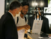 [ẢNH] Cận cảnh chỗ ở sang chảnh của Ronaldinho sau khi ra tù