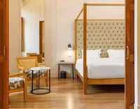 [ẢNH] Cận cảnh chỗ ở sang chảnh của Ronaldinho sau khi ra tù