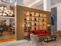 [ẢNH] Cận cảnh chỗ ở sang chảnh của Ronaldinho sau khi ra tù