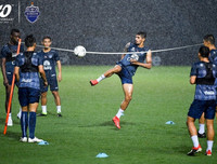 [ẢNH] Xuân Trường lạnh lùng trong vai người mẫu ảnh ở Thái Lan