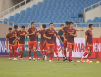 [ẢNH] Đoàn Văn Hậu tập 2 buổi là đủ để ra sân đấu Malaysia