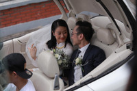 MC Phí Linh rạng rỡ hạnh phúc trong ngày cưới