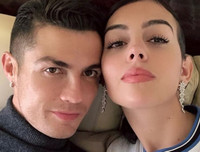 [ẢNH] Bạn gái Ronaldo lại khoe thân hình quyến rũ trong bộ bikini nóng bỏng