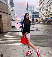 [ẢNH] Cô vợ xinh lung linh của tuyển thủ Nga 