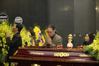 [ẢNH] Nghệ sỹ Việt thương tiếc đưa tiễn NSND Anh Tú về nơi yên giấc ngàn thu