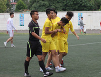 Giành vé bán kết kịch tính, THPT Nguyễn Thị Minh Khai lại mơ vô địch