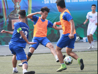 [ẢNH] Cầu thủ THPT Đông Đô gục ngã sau thất bại đáng tiếc