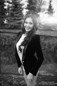 [ẢNH] Nữ danh ca xinh như mộng được săn đón ở khai mạc World Cup 2018