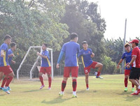 [ẢNH] Xuân Trường trở lại trong lần đầu tiên Việt Nam được tập trên một sân 