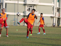 [ẢNH] Xuân Trường trở lại trong lần đầu tiên Việt Nam được tập trên một sân 