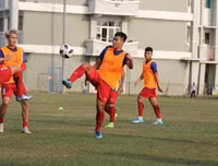 [ẢNH] Xuân Trường trở lại trong lần đầu tiên Việt Nam được tập trên một sân 