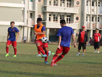 [ẢNH] Xuân Trường trở lại trong lần đầu tiên Việt Nam được tập trên một sân 