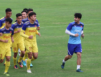 [ẢNH] Trợ lý điển trai người Hàn Quốc gây chú ý ở U23 Việt Nam