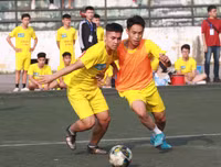 [ẢNH] Cầu thủ Hà Đông nâng bổng HLV sau chiến thắng nghẹt thở