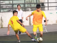 [ẢNH] Cầu thủ Hà Đông nâng bổng HLV sau chiến thắng nghẹt thở