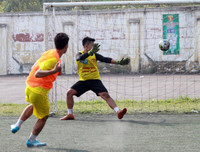 [ẢNH] Cầu thủ Hà Đông nâng bổng HLV sau chiến thắng nghẹt thở