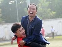 [ẢNH] Á quân THPT Phùng Khắc Khoan vất vả lấy vé tứ kết