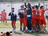 [ẢNH] Á quân THPT Phùng Khắc Khoan vất vả lấy vé tứ kết