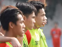 [ẢNH] Á quân THPT Phùng Khắc Khoan vất vả lấy vé tứ kết