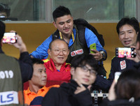 [ẢNH] Sân Hàng Đẫy sống lại không khí trận derby