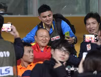 [ẢNH] Sân Hàng Đẫy sống lại không khí trận derby