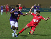 [ẢNH] Sân Hàng Đẫy sống lại không khí trận derby