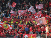 [ẢNH] Sân Hàng Đẫy sống lại không khí trận derby