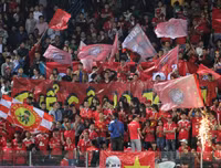 [ẢNH] Sân Hàng Đẫy sống lại không khí trận derby