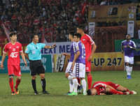 [ẢNH] Sân Hàng Đẫy sống lại không khí trận derby